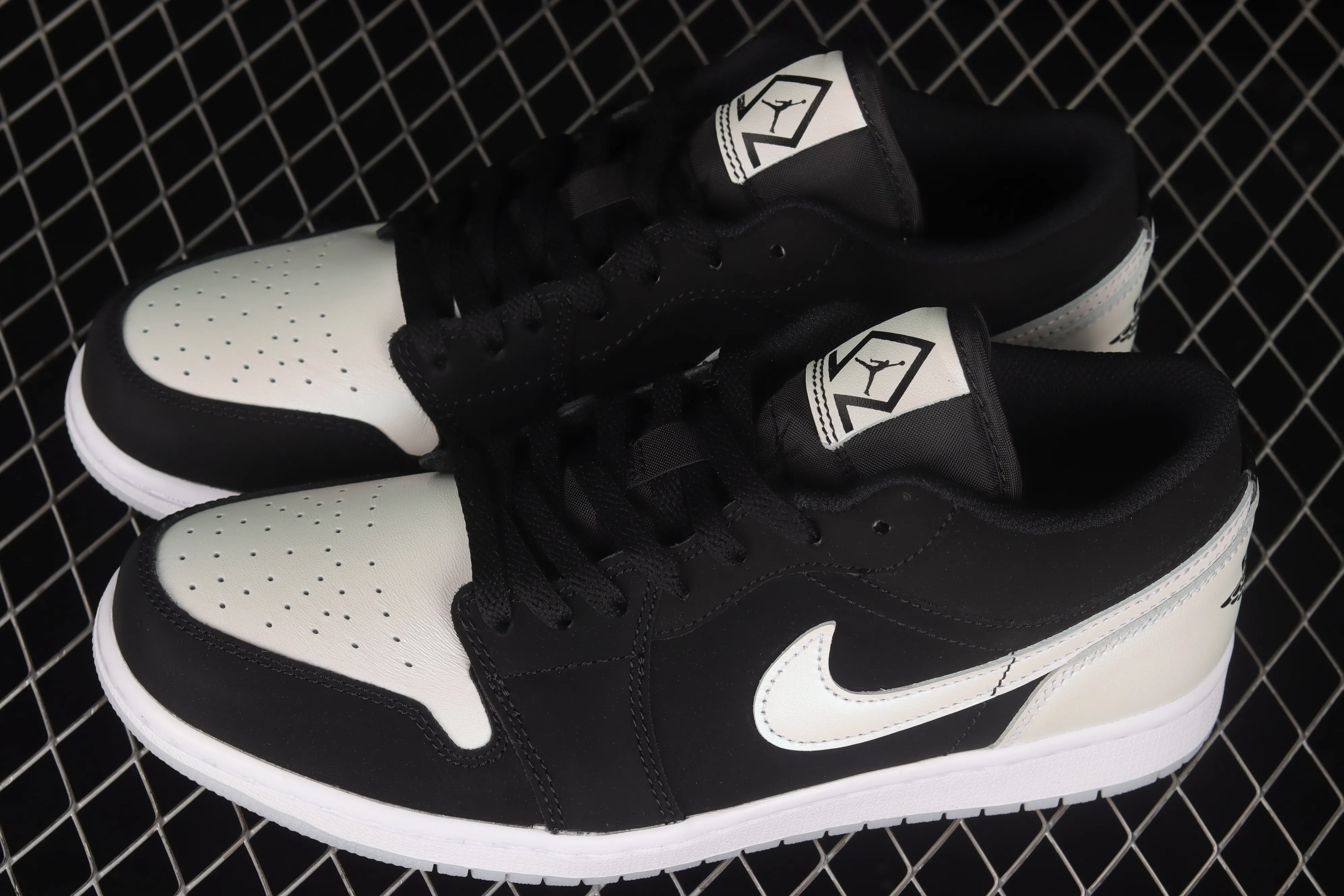All categories Air Jordan Jordan series basketball shoes Air Jordan 1 Low G version pure original Air Jordan 1 AJ1 Joe 1 black and white laser low-top retro cultural basketball shoes DH6931-001